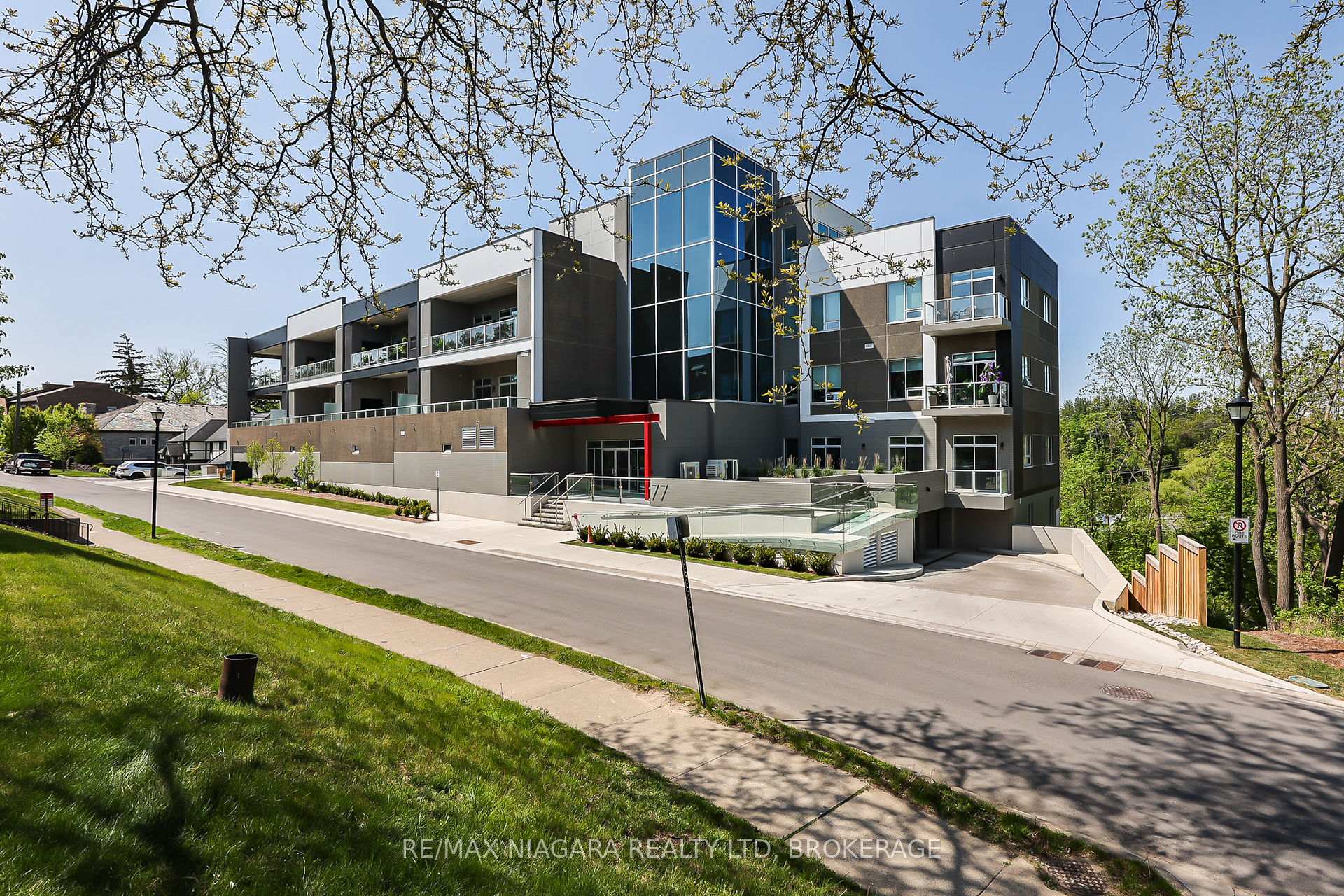 Photo of Unit 505, 77 Yates Street