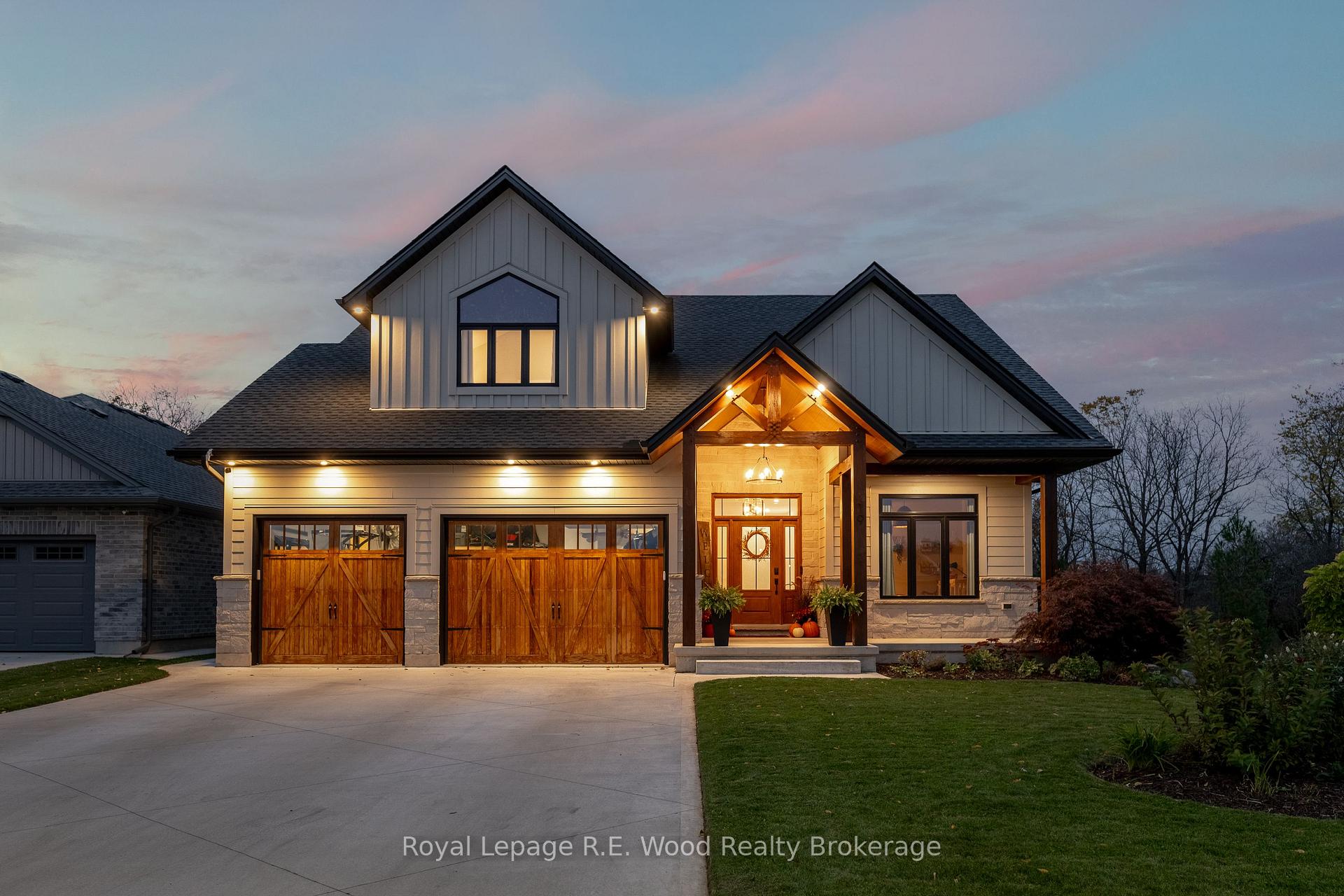 Photo 2 of 19 Royal Dornoch Drive, St. Thomas — HOMEH