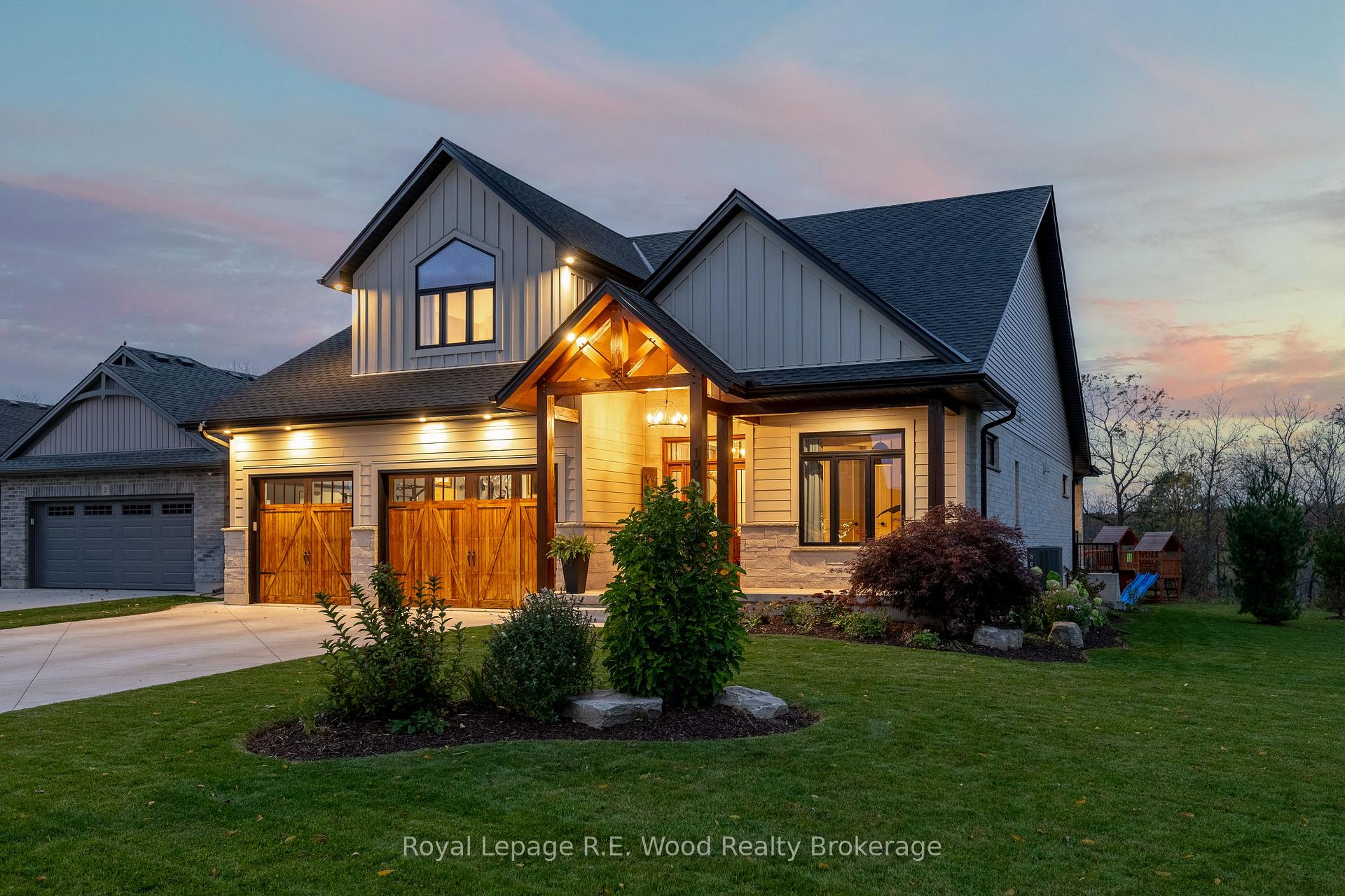 Photo 3 of 19 Royal Dornoch Drive, St. Thomas — HOMEH