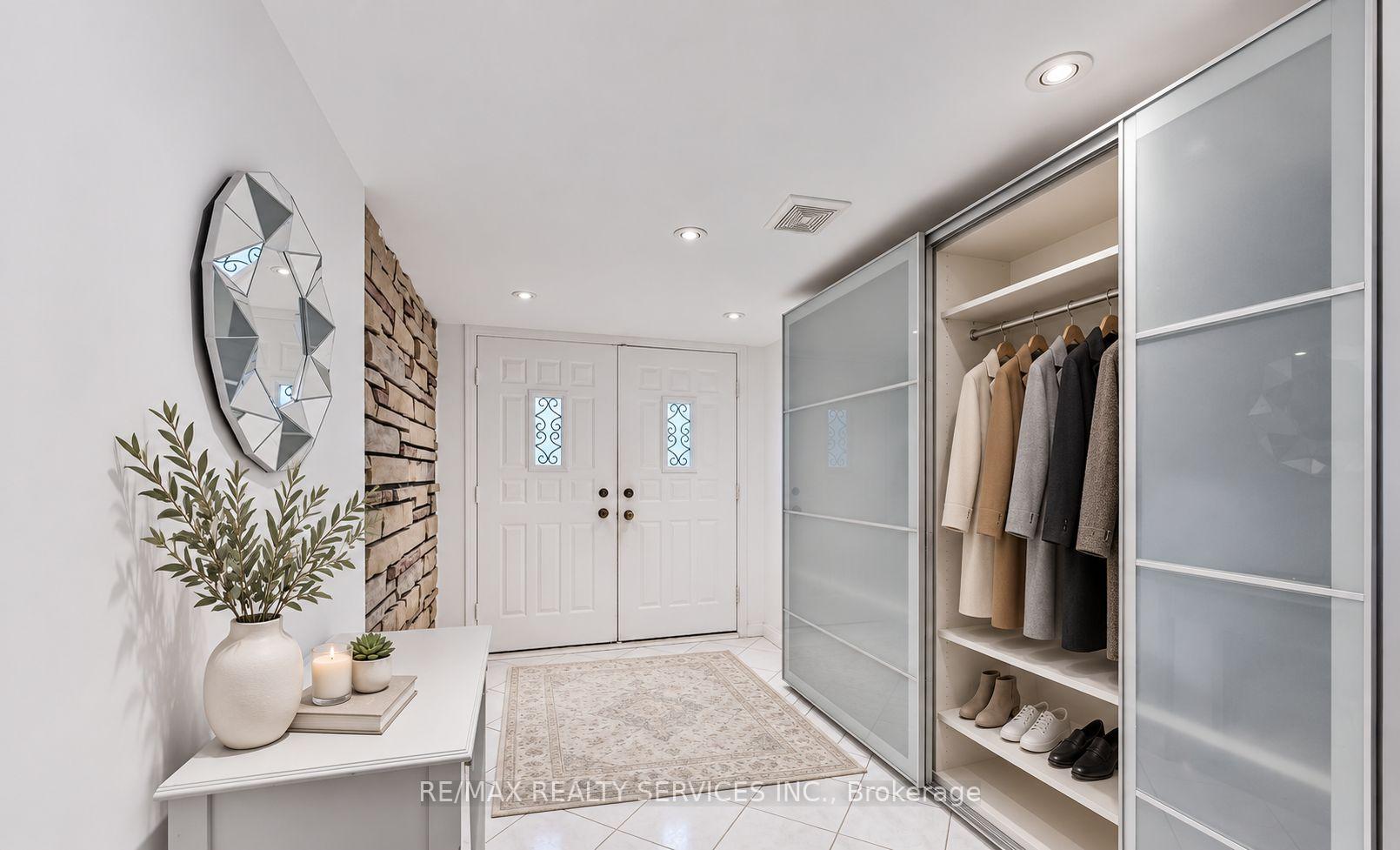 Photo 4 of 41 Brookland Drive, Brampton, Bram West — HOMEH