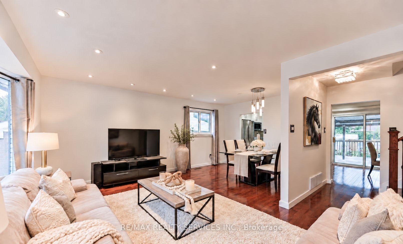 Photo 6 of 41 Brookland Drive, Brampton, Bram West — HOMEH