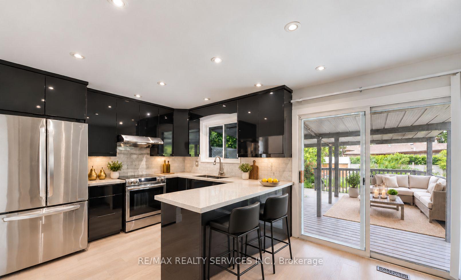 Photo 7 of 41 Brookland Drive, Brampton, Bram West — HOMEH