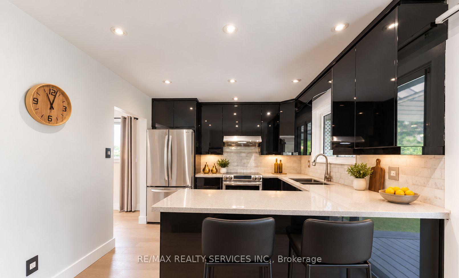 Photo 8 of 41 Brookland Drive, Brampton, Bram West — HOMEH