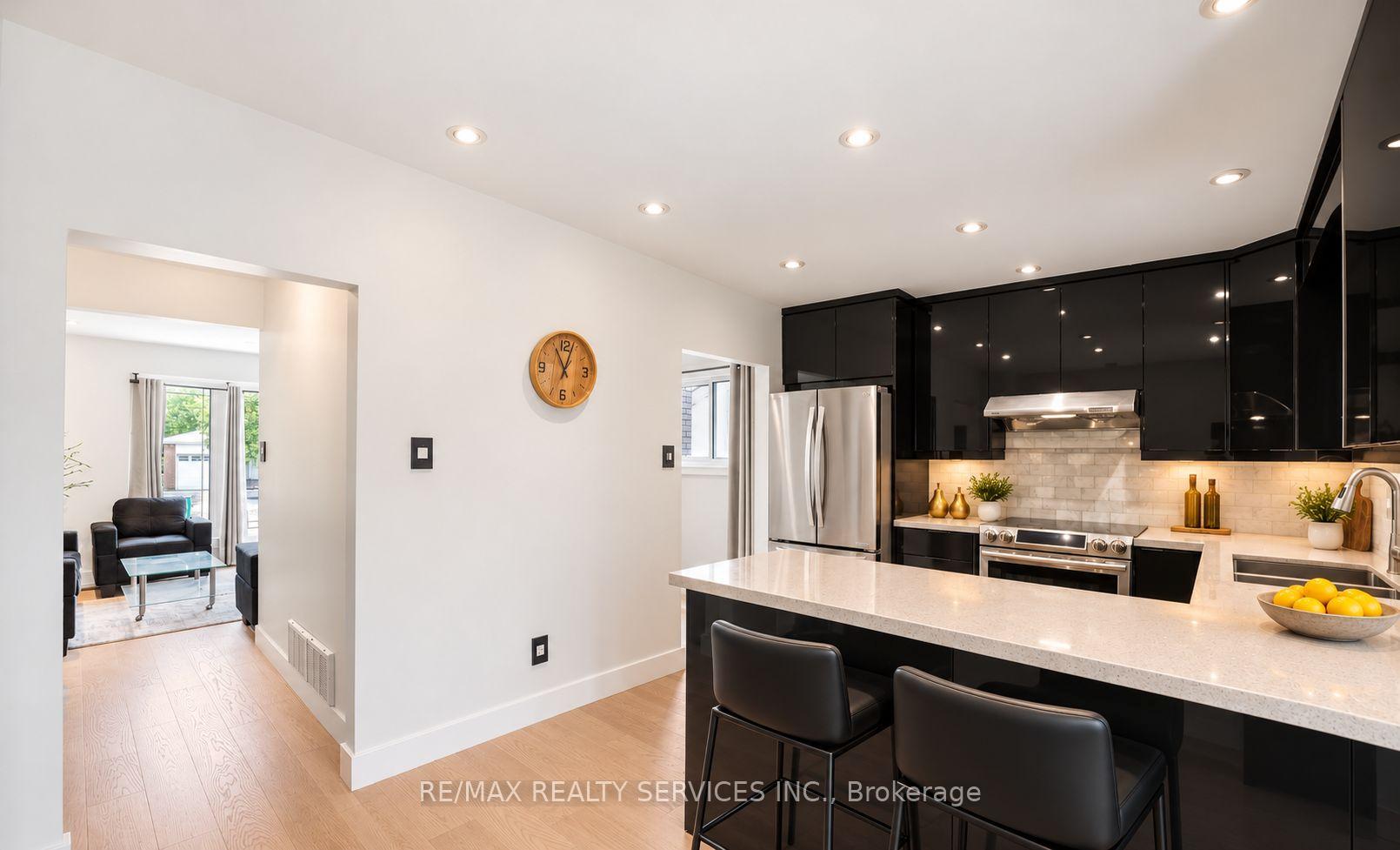 Photo 9 of 41 Brookland Drive, Brampton, Bram West — HOMEH