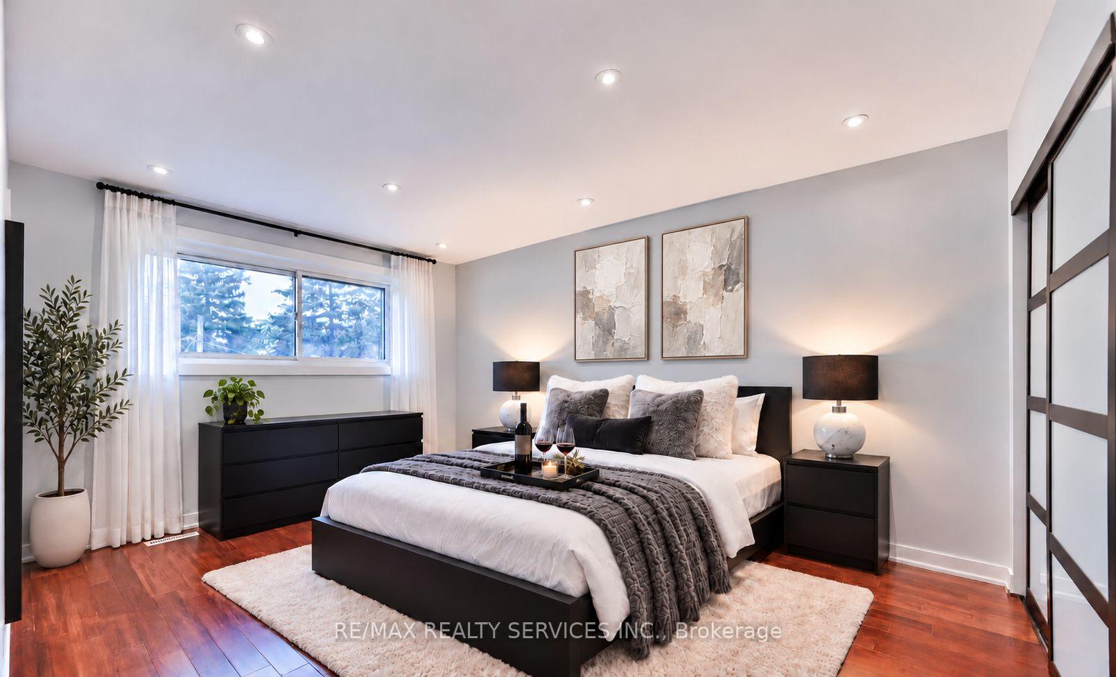 Photo 12 of 41 Brookland Drive, Brampton, Bram West — HOMEH