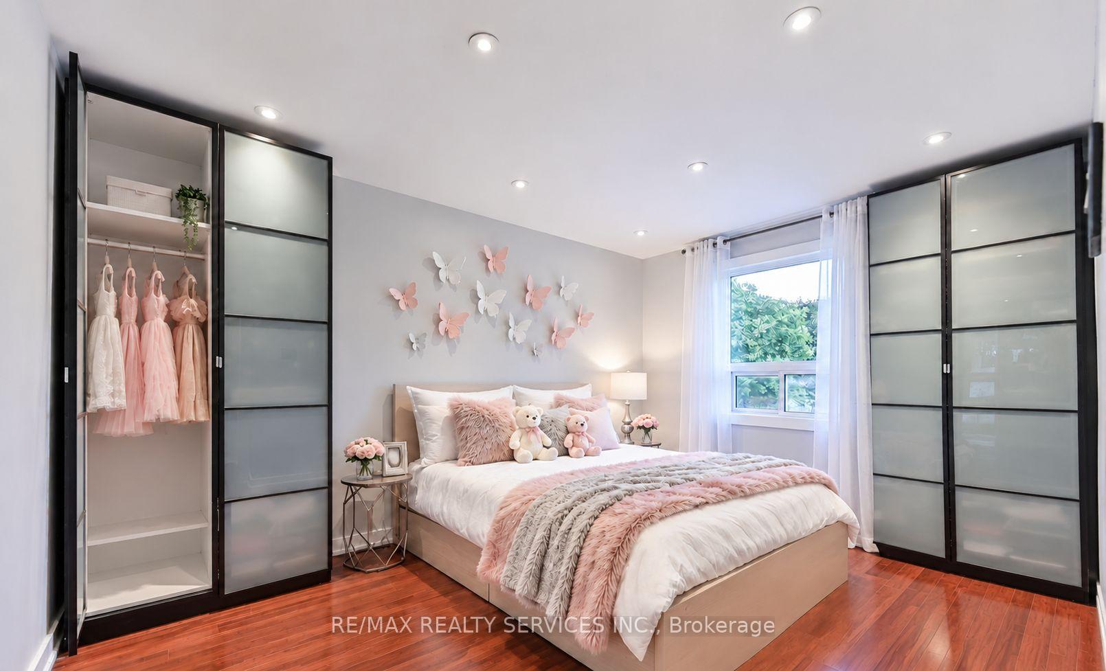 Photo 13 of 41 Brookland Drive, Brampton, Bram West — HOMEH