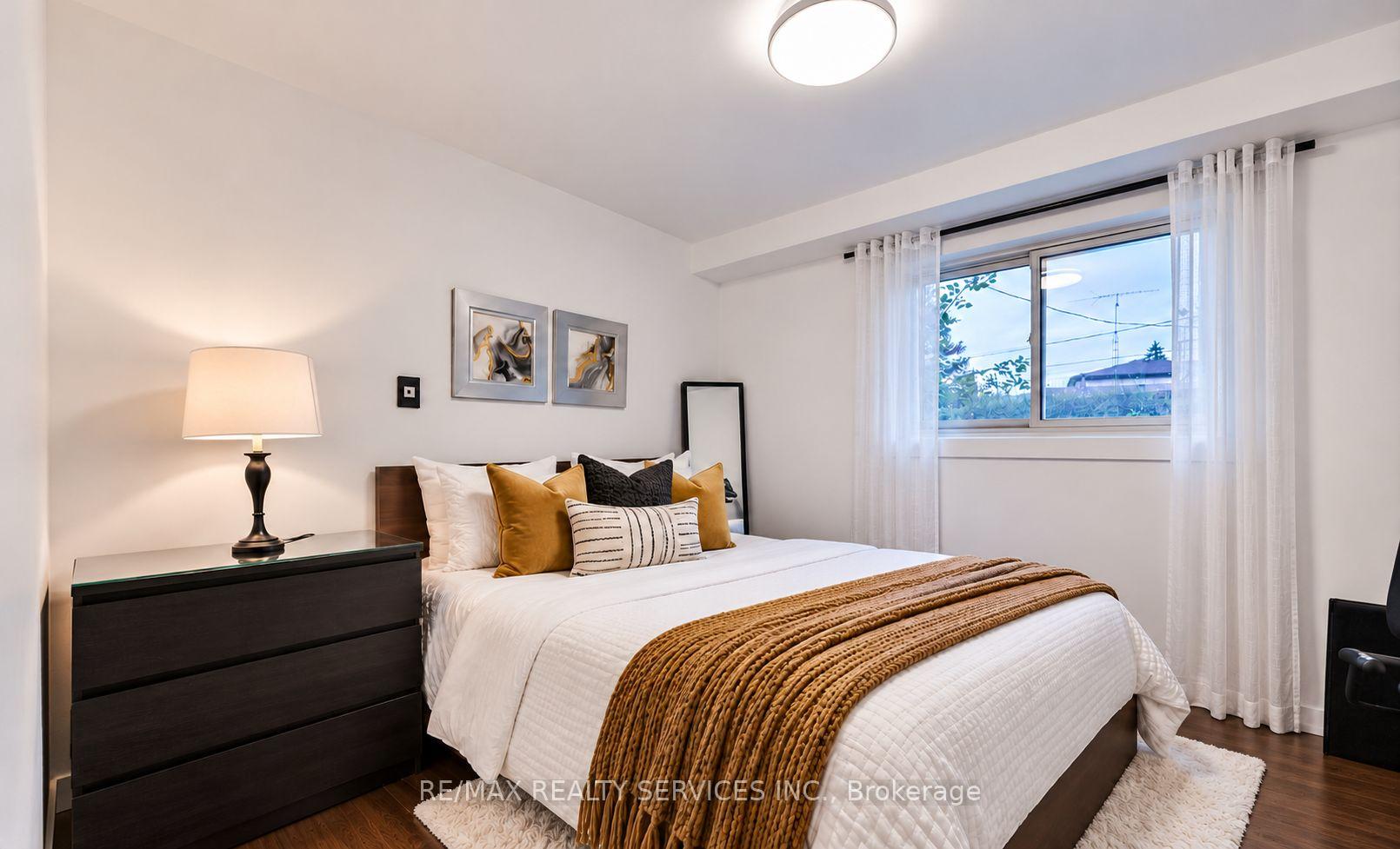 Photo 15 of 41 Brookland Drive, Brampton, Bram West — HOMEH