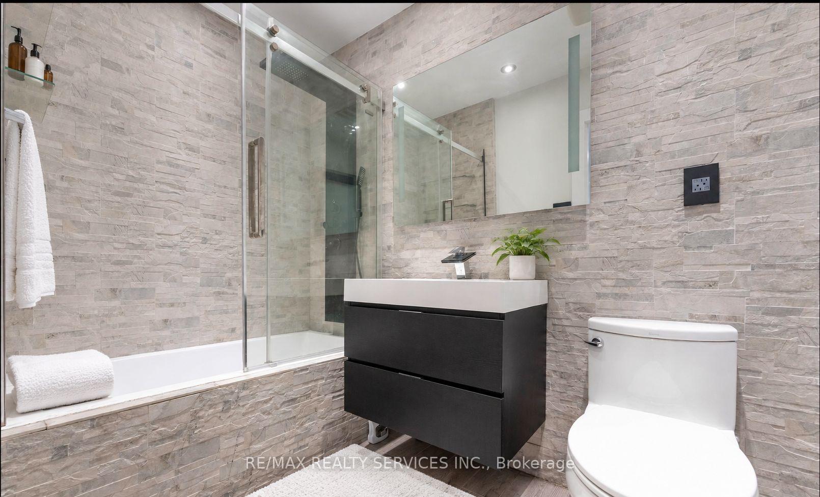 Photo 17 of 41 Brookland Drive, Brampton, Bram West — HOMEH