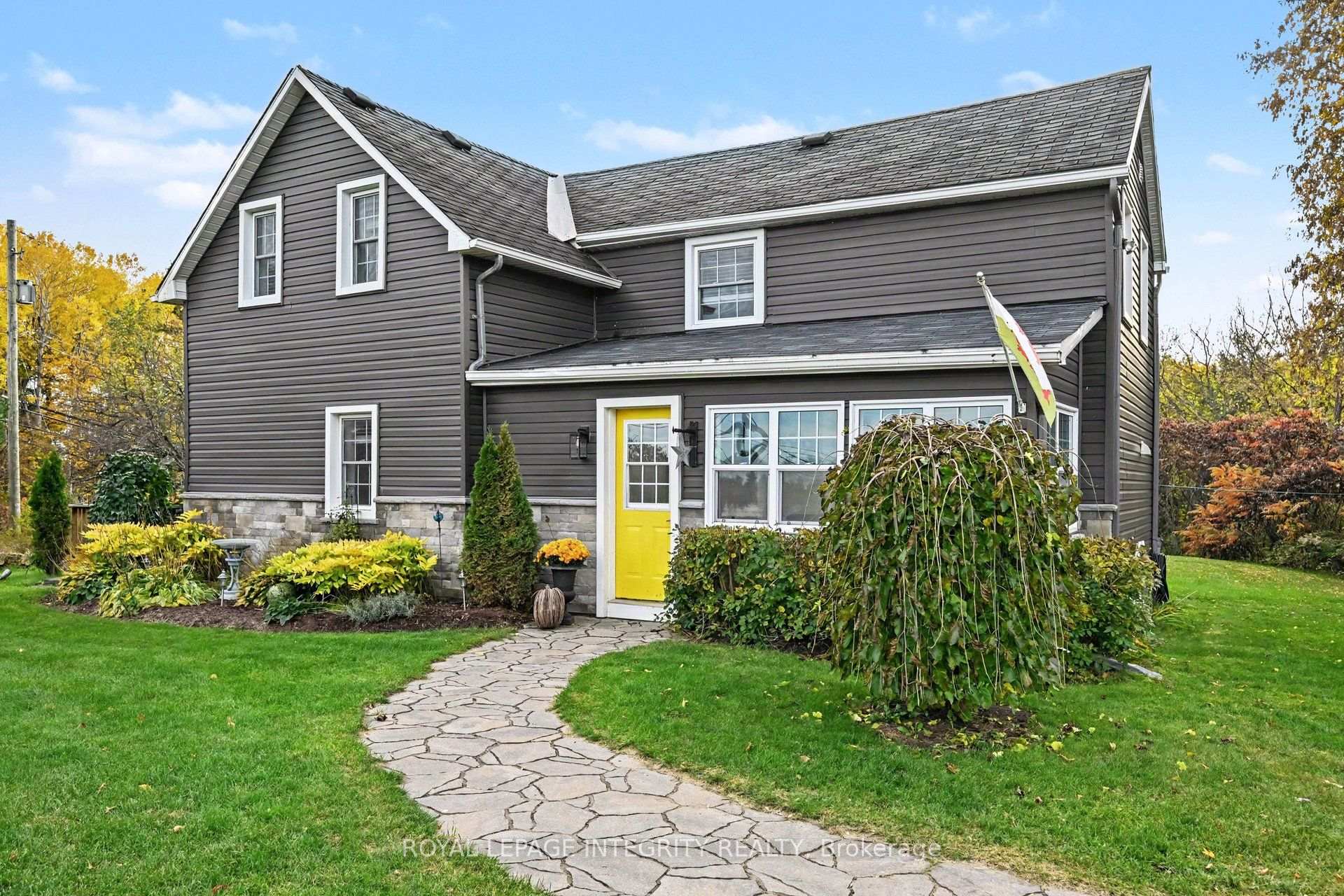 Photo 2 of 27 Cobus Road, Renfrew, Renfrew — HOMEH