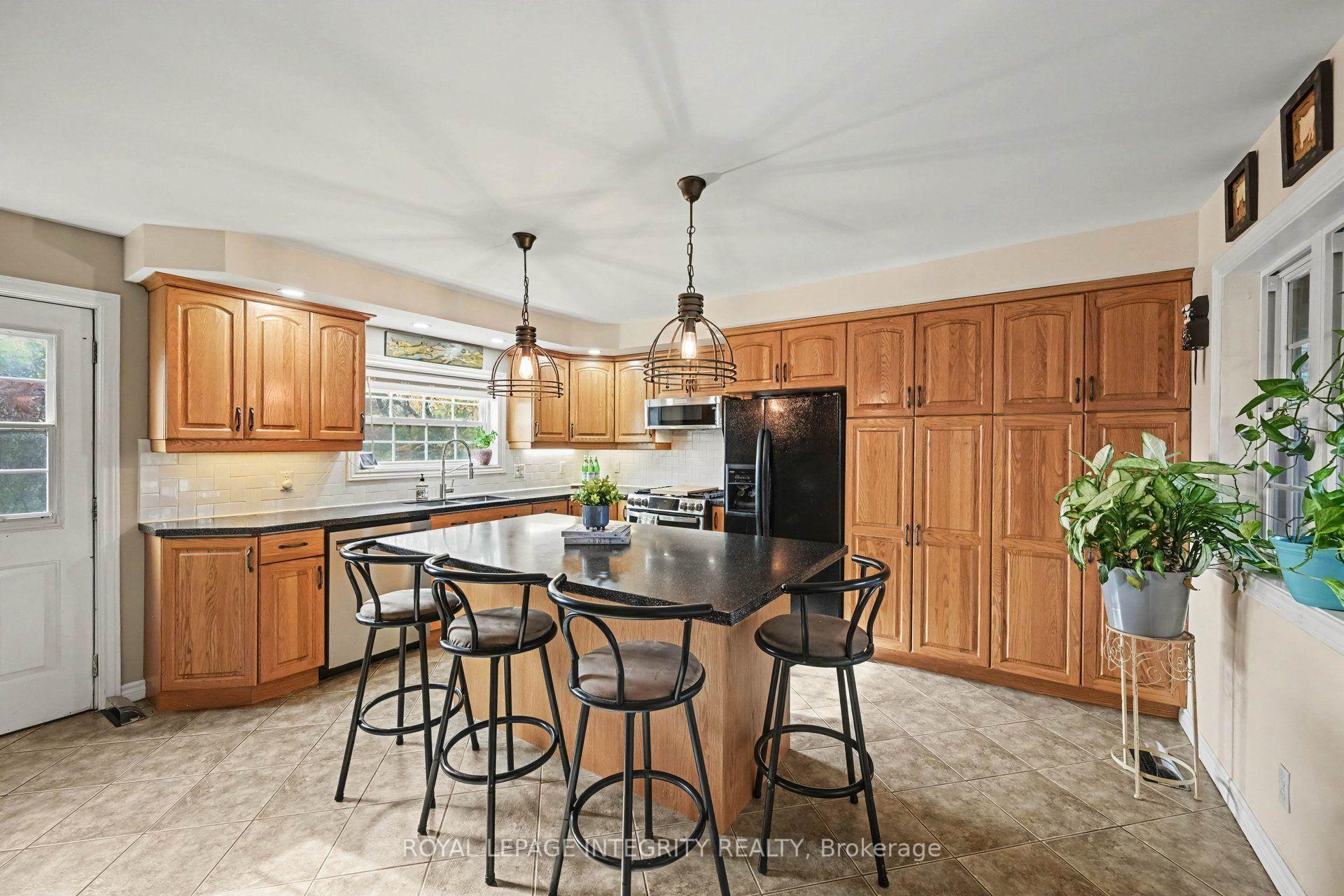 Photo 10 of 27 Cobus Road, Renfrew, Renfrew — HOMEH
