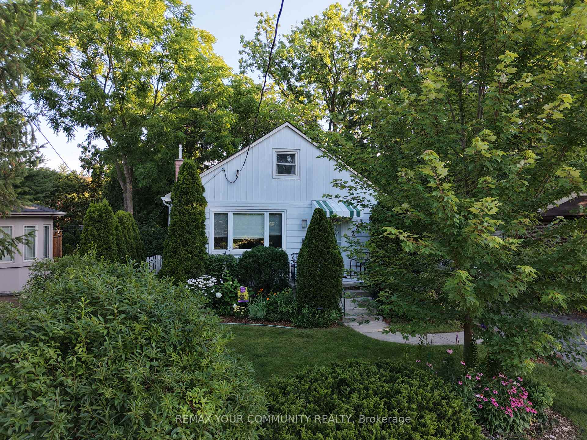 Photo 5 of 223 Richmond Street, Richmond Hill, Mill Pond — HOMEH
