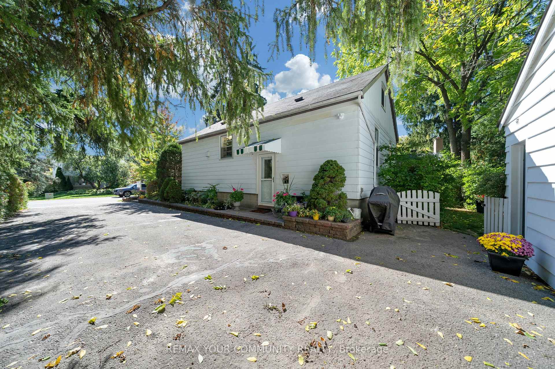Photo 6 of 223 Richmond Street, Richmond Hill, Mill Pond — HOMEH