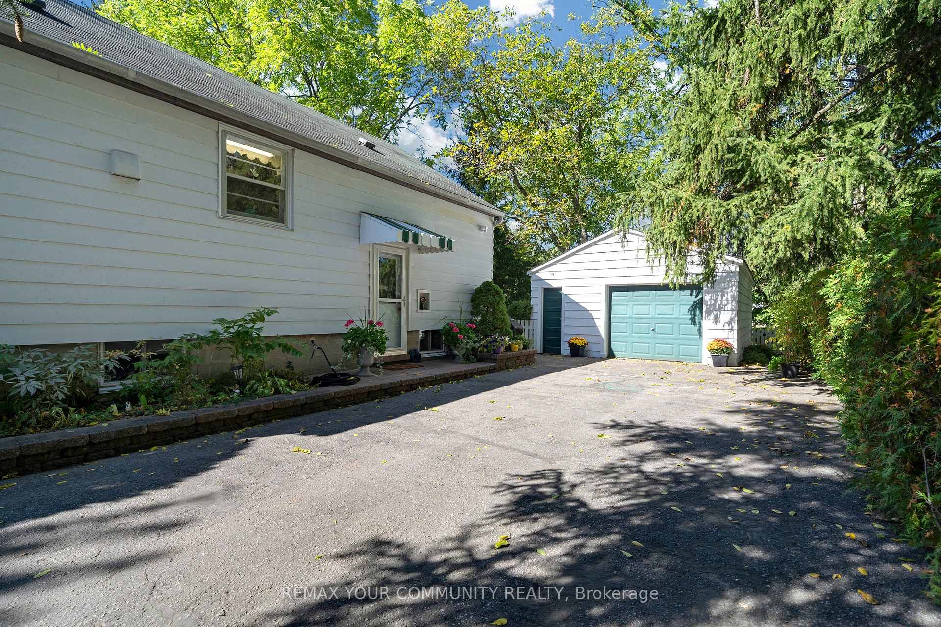 Photo 7 of 223 Richmond Street, Richmond Hill, Mill Pond — HOMEH