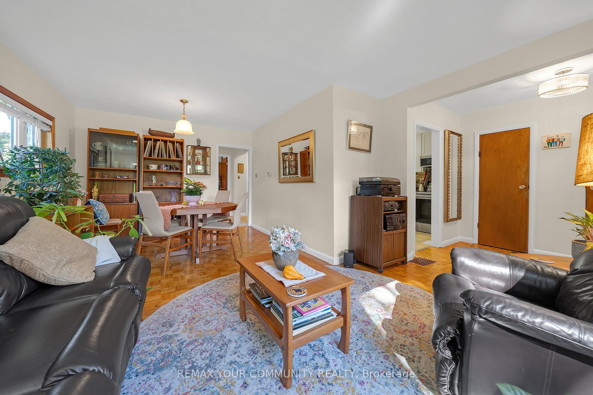 Photo 9 of 223 Richmond Street, Richmond Hill, Mill Pond — HOMEH