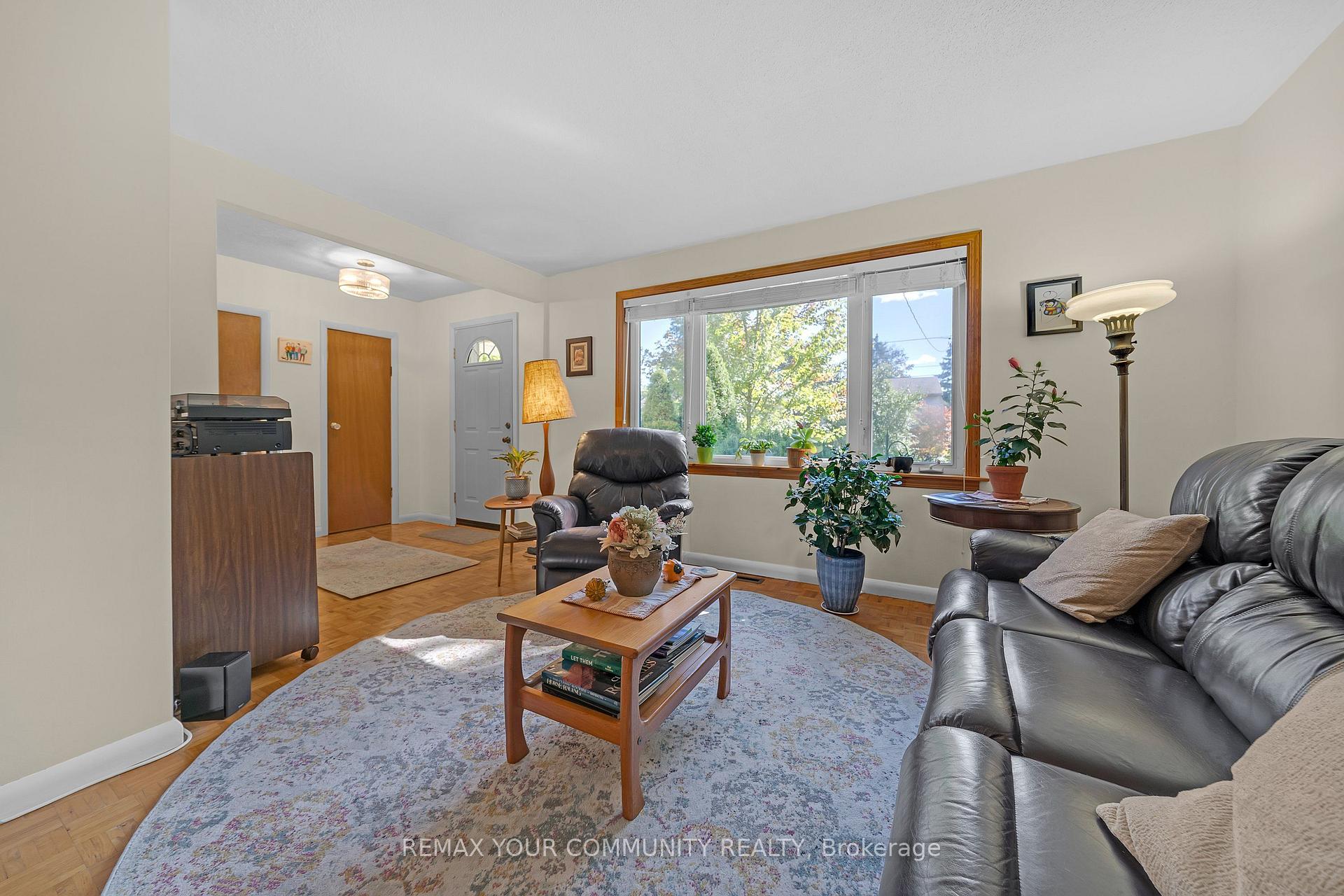 Photo 11 of 223 Richmond Street, Richmond Hill, Mill Pond — HOMEH