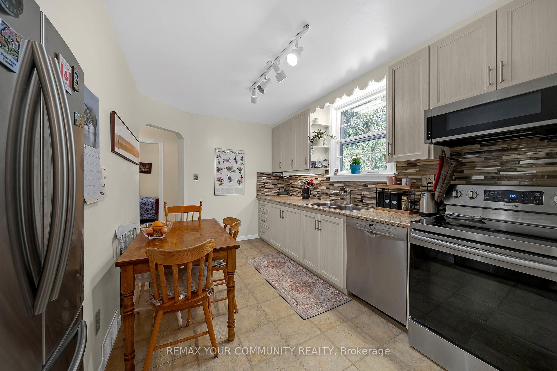 Photo 13 of 223 Richmond Street, Richmond Hill, Mill Pond — HOMEH