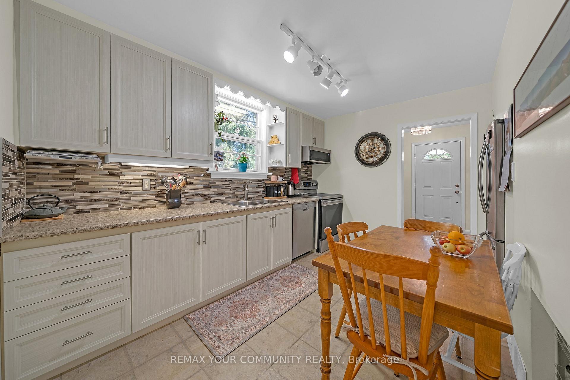 Photo 15 of 223 Richmond Street, Richmond Hill, Mill Pond — HOMEH
