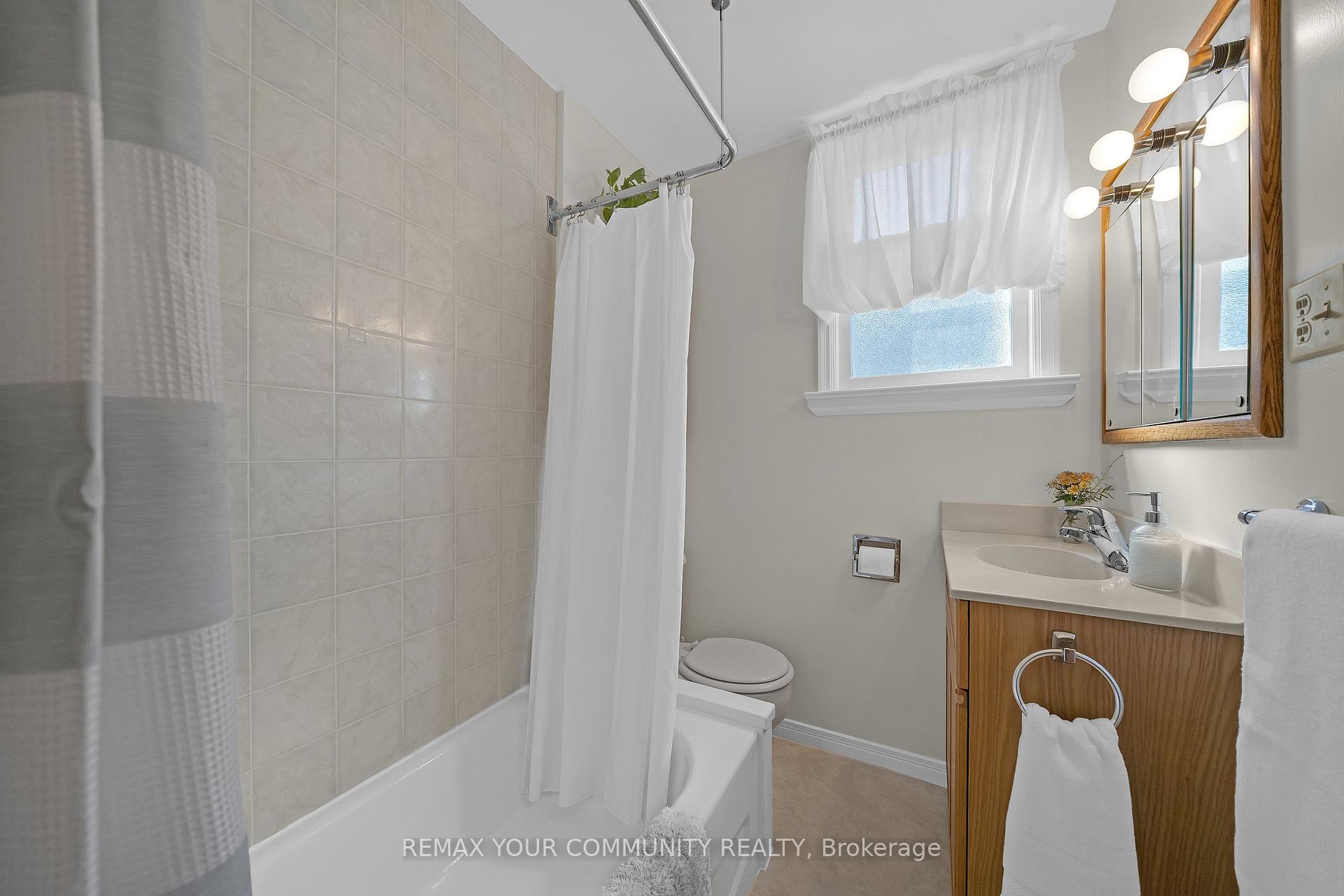 Photo 16 of 223 Richmond Street, Richmond Hill, Mill Pond — HOMEH