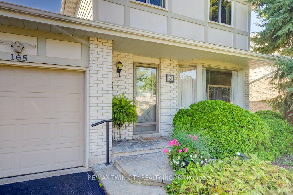 Photo 4 of 165 Mcgarry Drive, Kitchener, Forest Heights — HOMEH