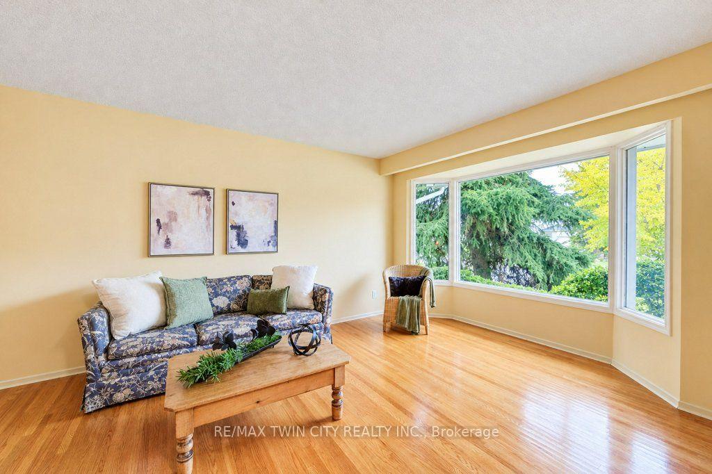 Photo 6 of 165 Mcgarry Drive, Kitchener, Forest Heights — HOMEH