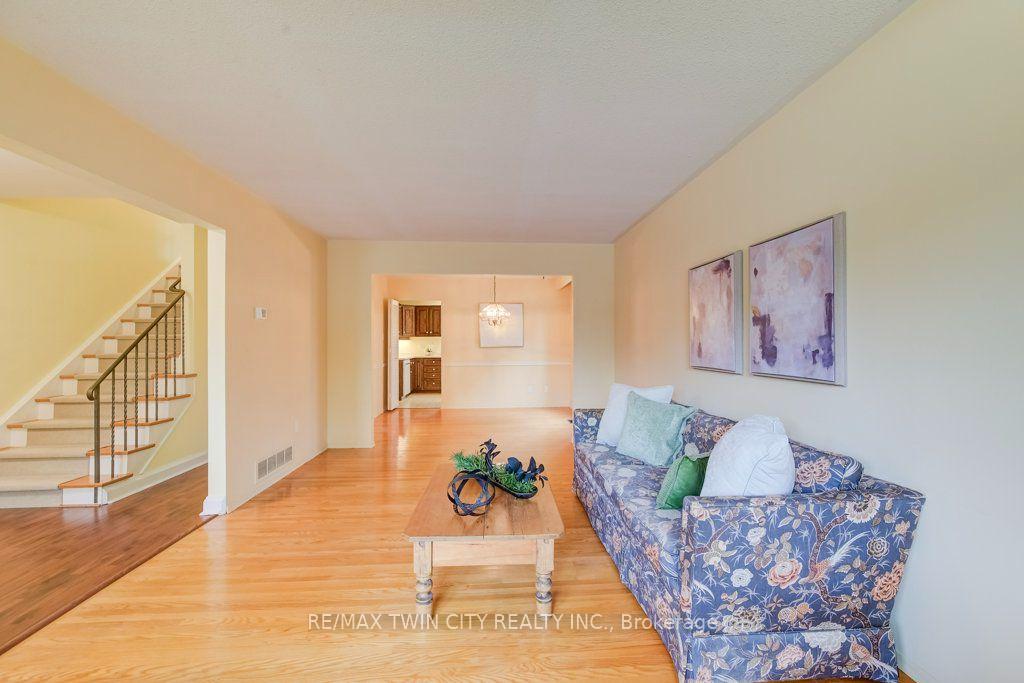 Photo 7 of 165 Mcgarry Drive, Kitchener, Forest Heights — HOMEH