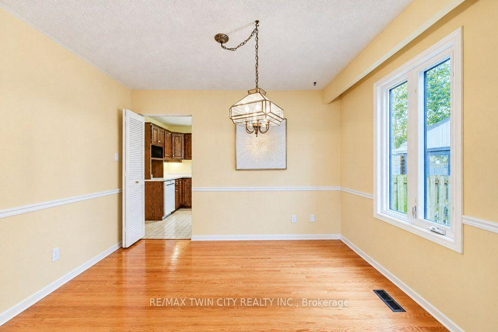 Photo 9 of 165 Mcgarry Drive, Kitchener, Forest Heights — HOMEH