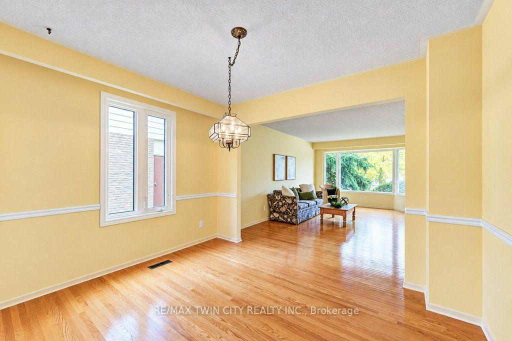 Photo 10 of 165 Mcgarry Drive, Kitchener, Forest Heights — HOMEH