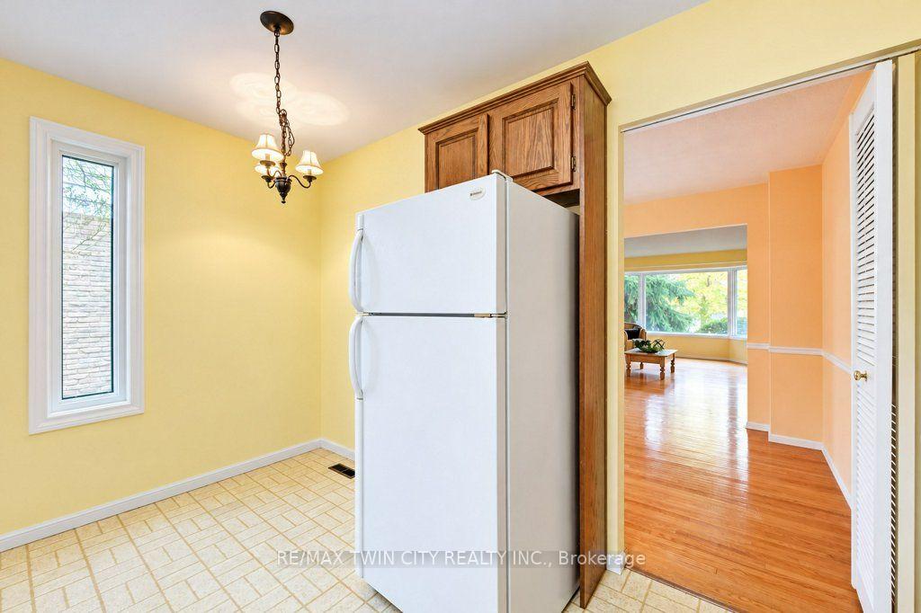 Photo 13 of 165 Mcgarry Drive, Kitchener, Forest Heights — HOMEH