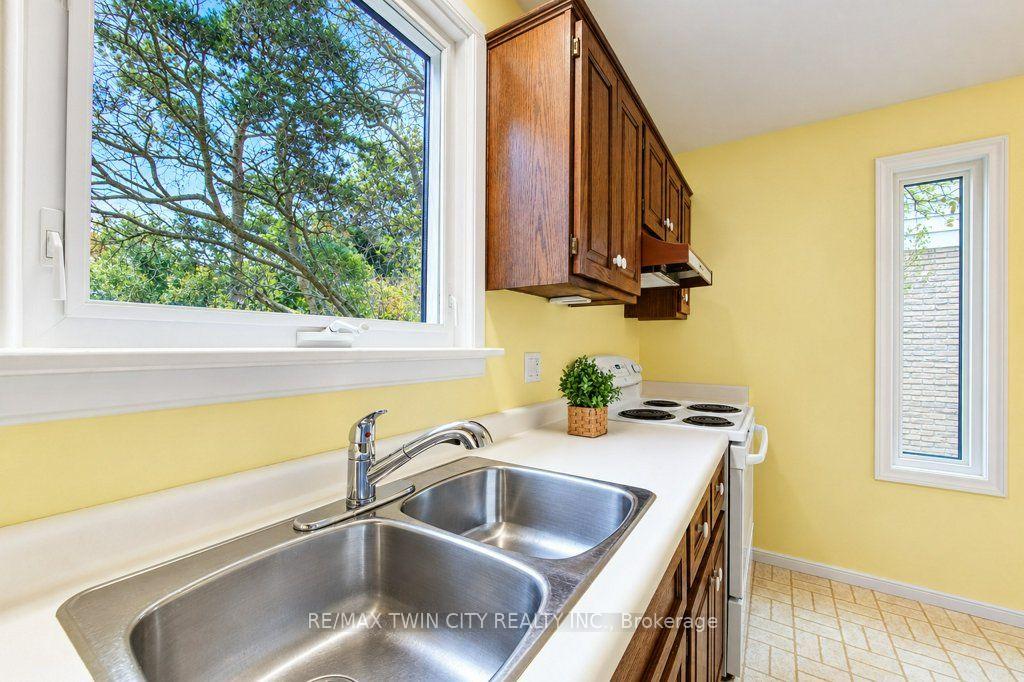 Photo 14 of 165 Mcgarry Drive, Kitchener, Forest Heights — HOMEH