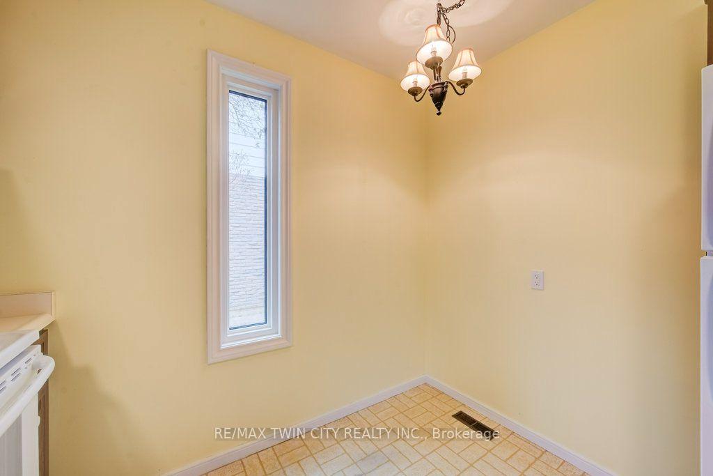Photo 15 of 165 Mcgarry Drive, Kitchener, Forest Heights — HOMEH