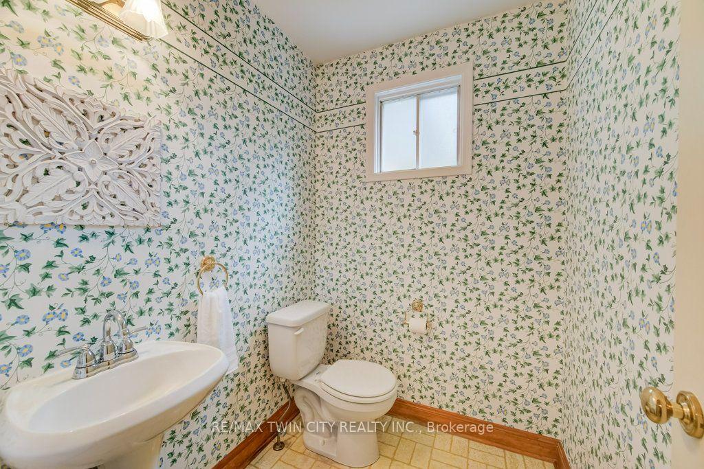 Photo 16 of 165 Mcgarry Drive, Kitchener, Forest Heights — HOMEH