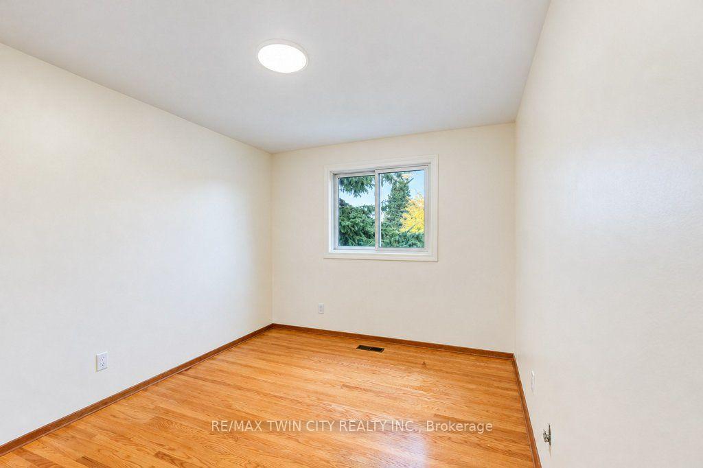 Photo 31 of 165 Mcgarry Drive, Kitchener, Forest Heights — HOMEH