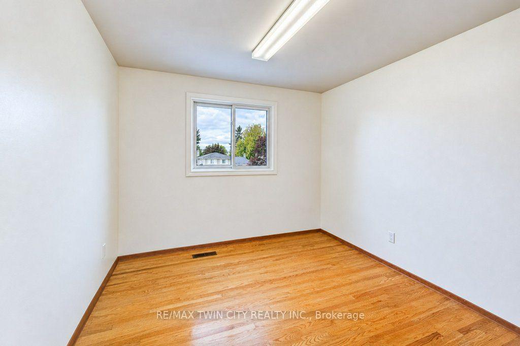 Photo 33 of 165 Mcgarry Drive, Kitchener, Forest Heights — HOMEH
