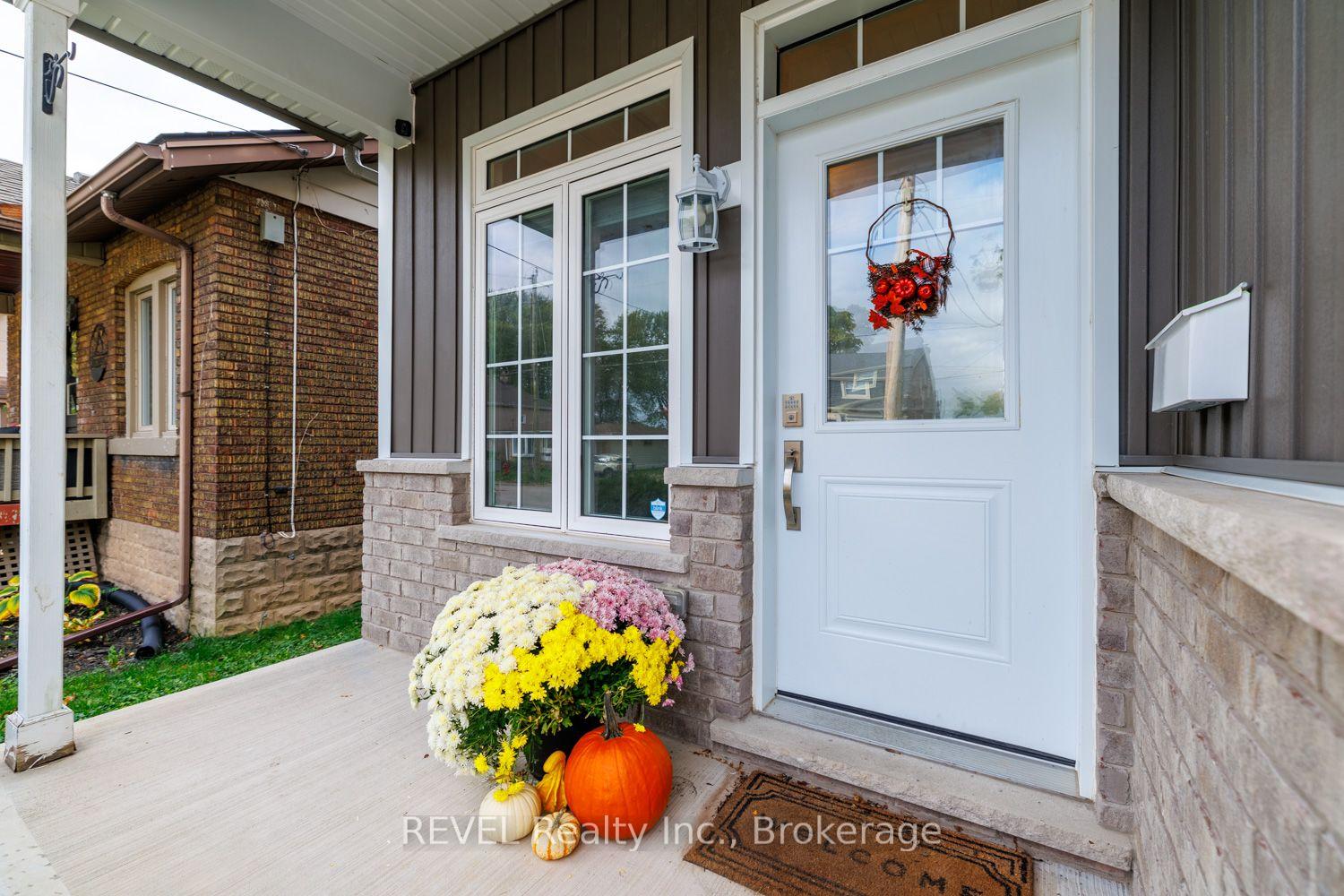 Photo 4 of 115 Oakland Avenue, Welland, Broadway — HOMEH