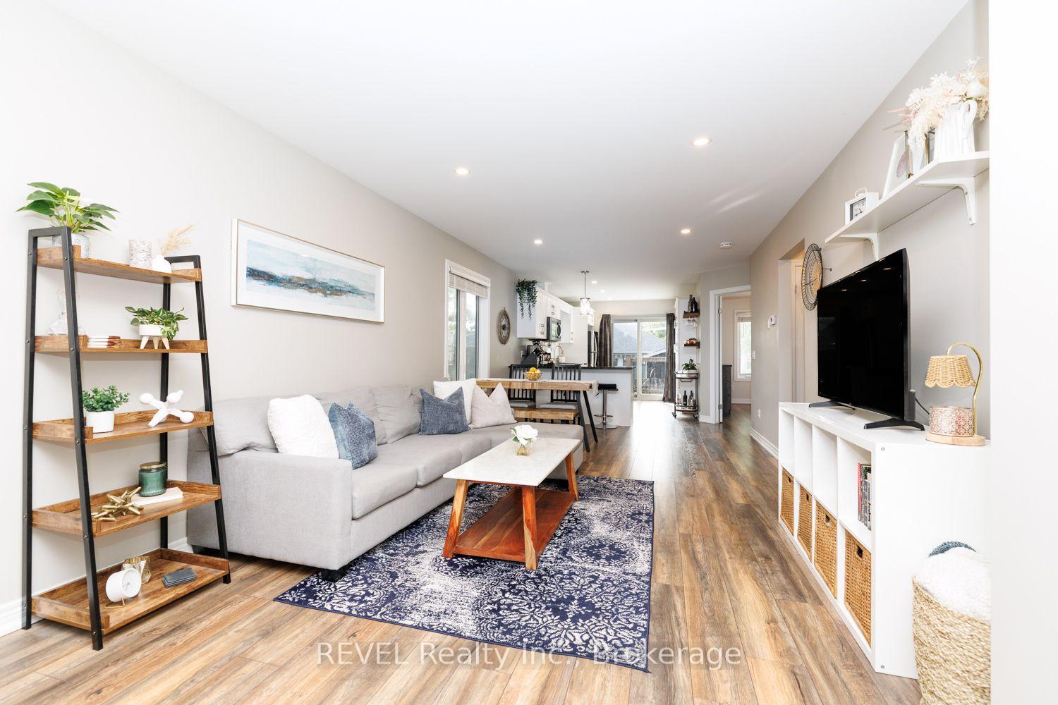 Photo 6 of 115 Oakland Avenue, Welland, Broadway — HOMEH