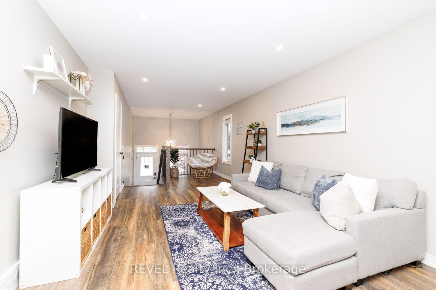 Photo 9 of 115 Oakland Avenue, Welland, Broadway — HOMEH