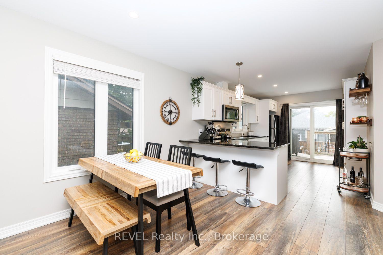 Photo 10 of 115 Oakland Avenue, Welland, Broadway — HOMEH