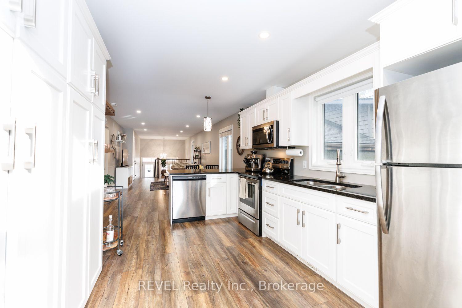 Photo 14 of 115 Oakland Avenue, Welland, Broadway — HOMEH