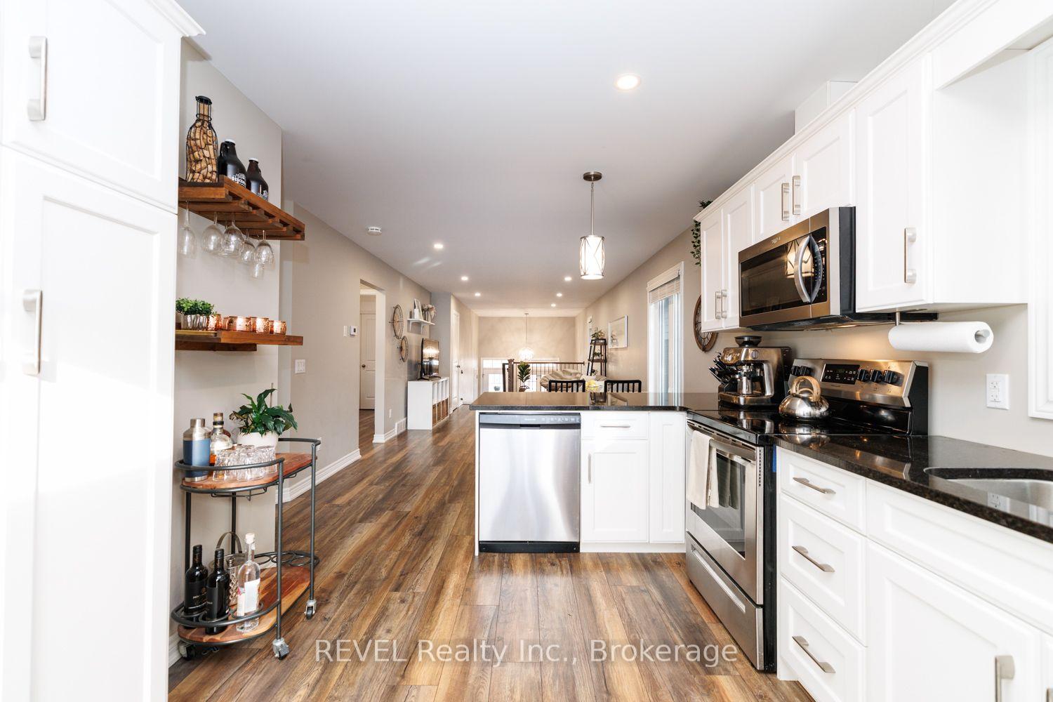 Photo 15 of 115 Oakland Avenue, Welland, Broadway — HOMEH