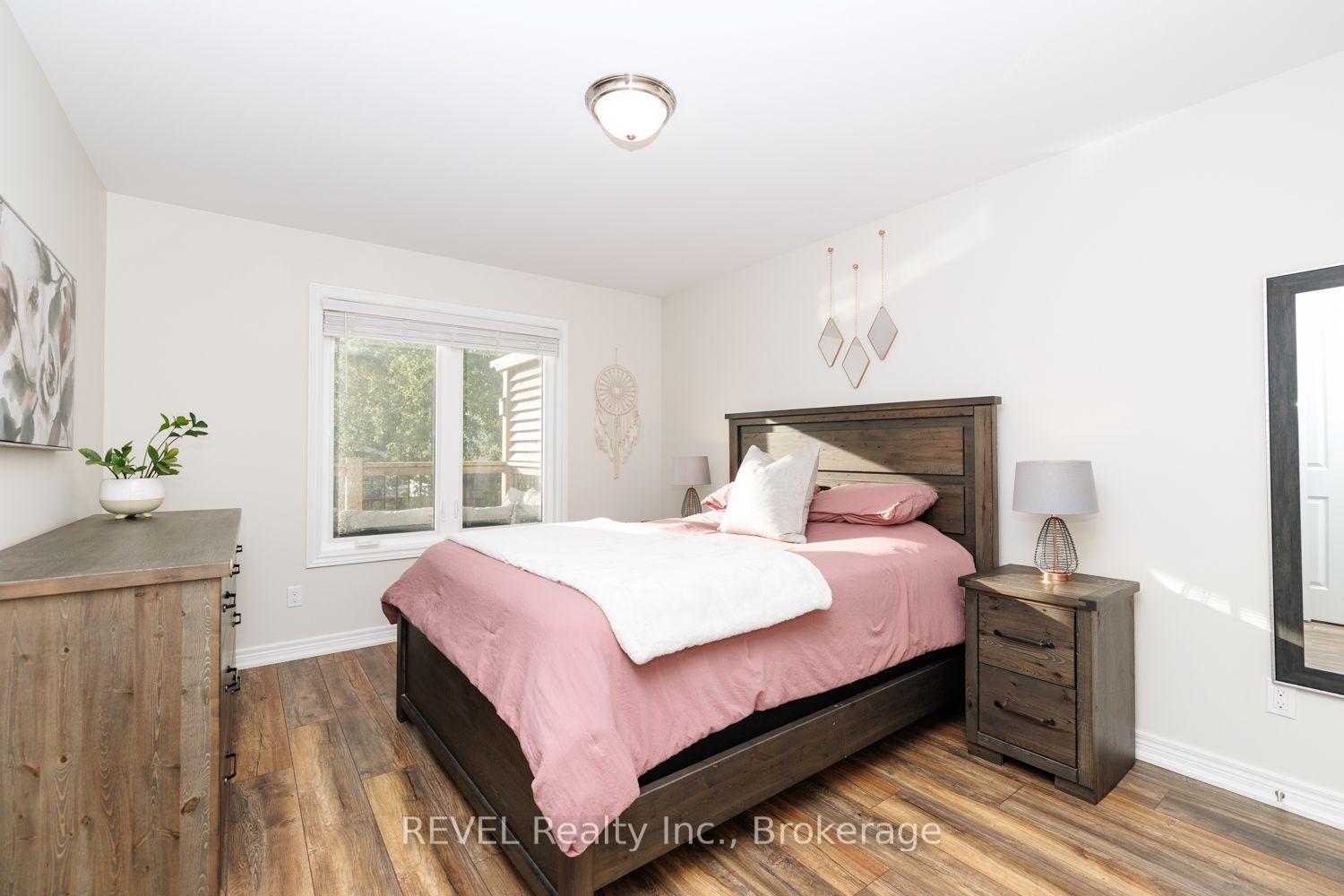 Photo 16 of 115 Oakland Avenue, Welland, Broadway — HOMEH