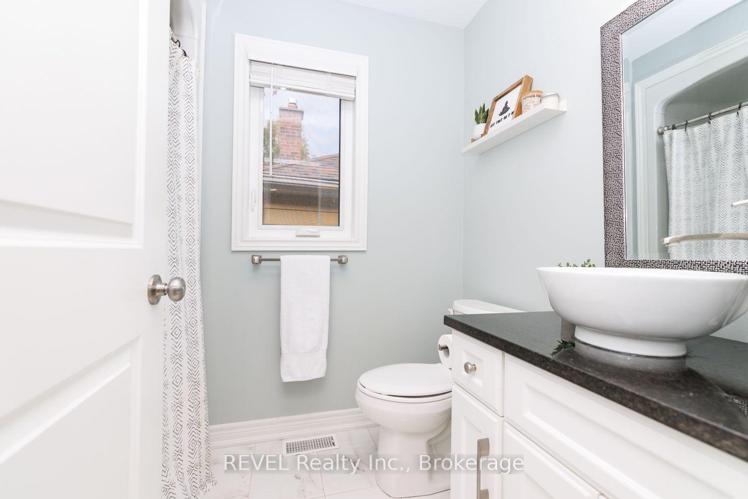 Photo 20 of 115 Oakland Avenue, Welland, Broadway — HOMEH