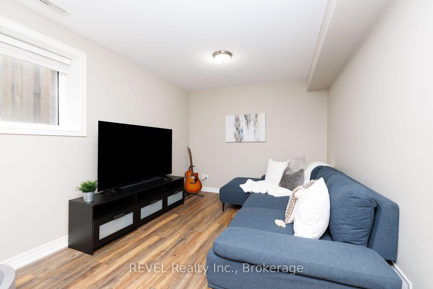 Photo 27 of 115 Oakland Avenue, Welland, Broadway — HOMEH
