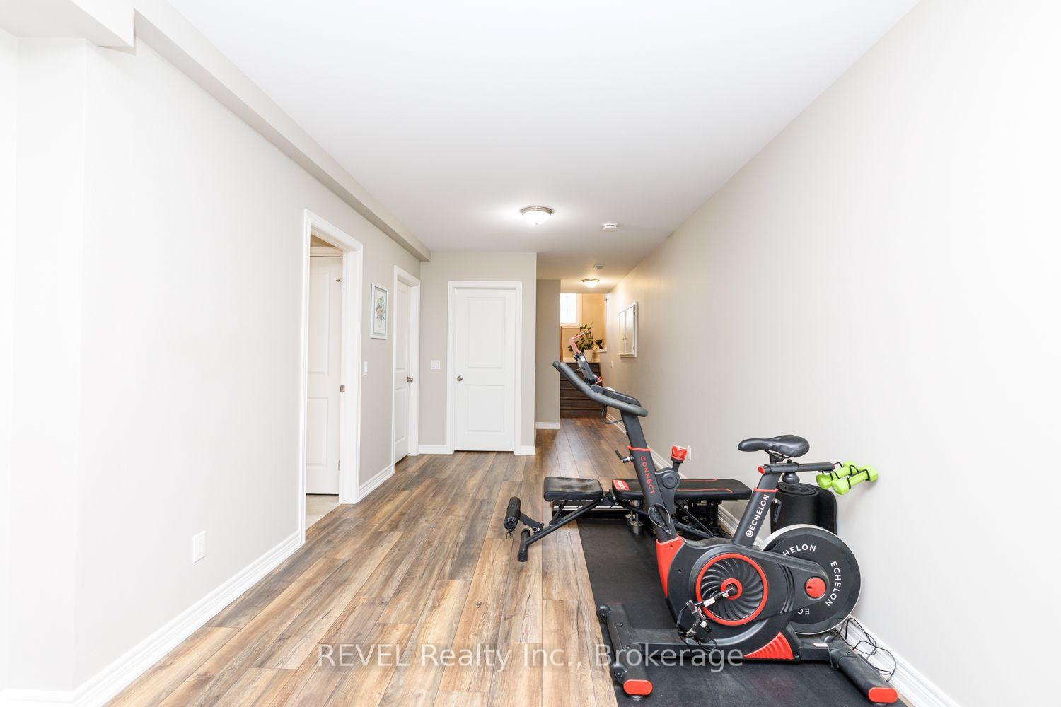 Photo 28 of 115 Oakland Avenue, Welland, Broadway — HOMEH
