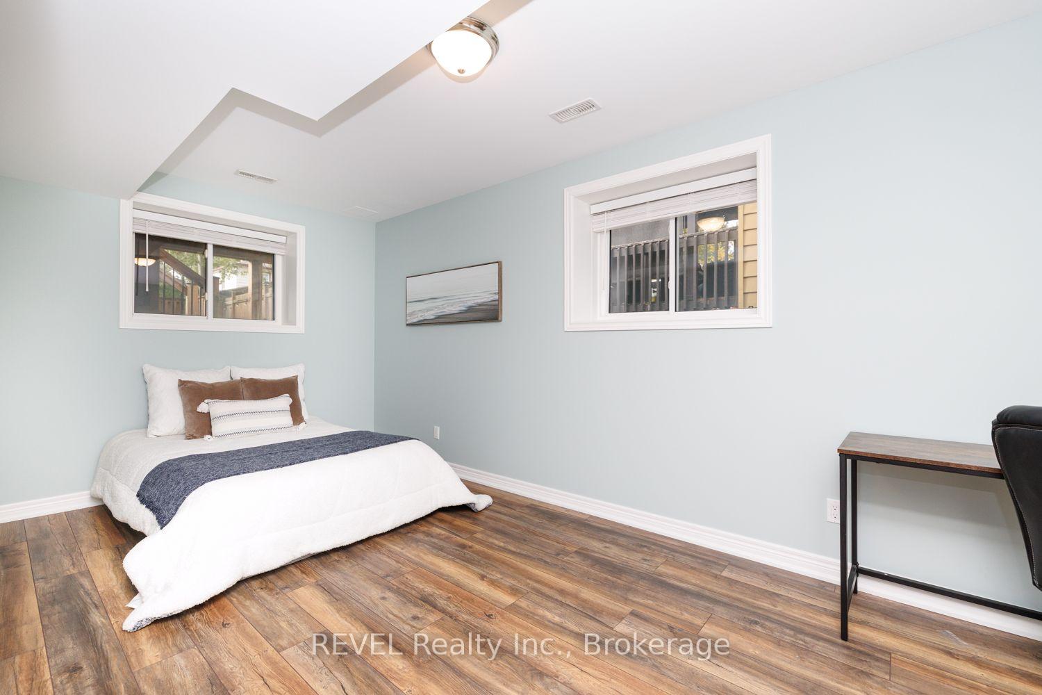 Photo 29 of 115 Oakland Avenue, Welland, Broadway — HOMEH