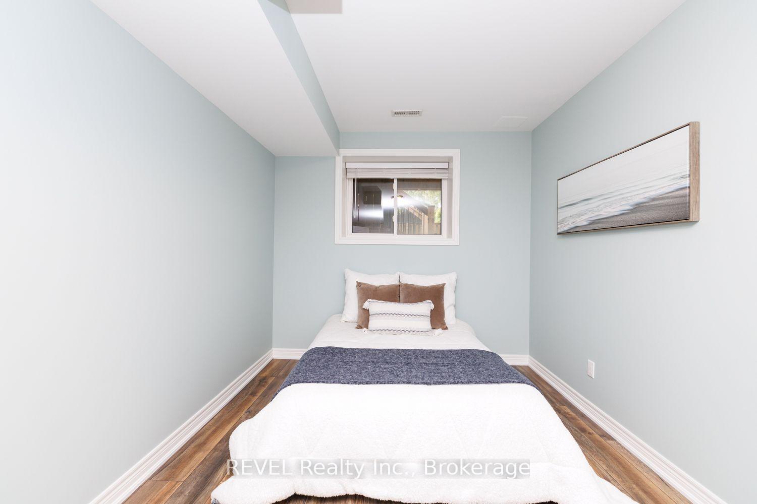Photo 30 of 115 Oakland Avenue, Welland, Broadway — HOMEH