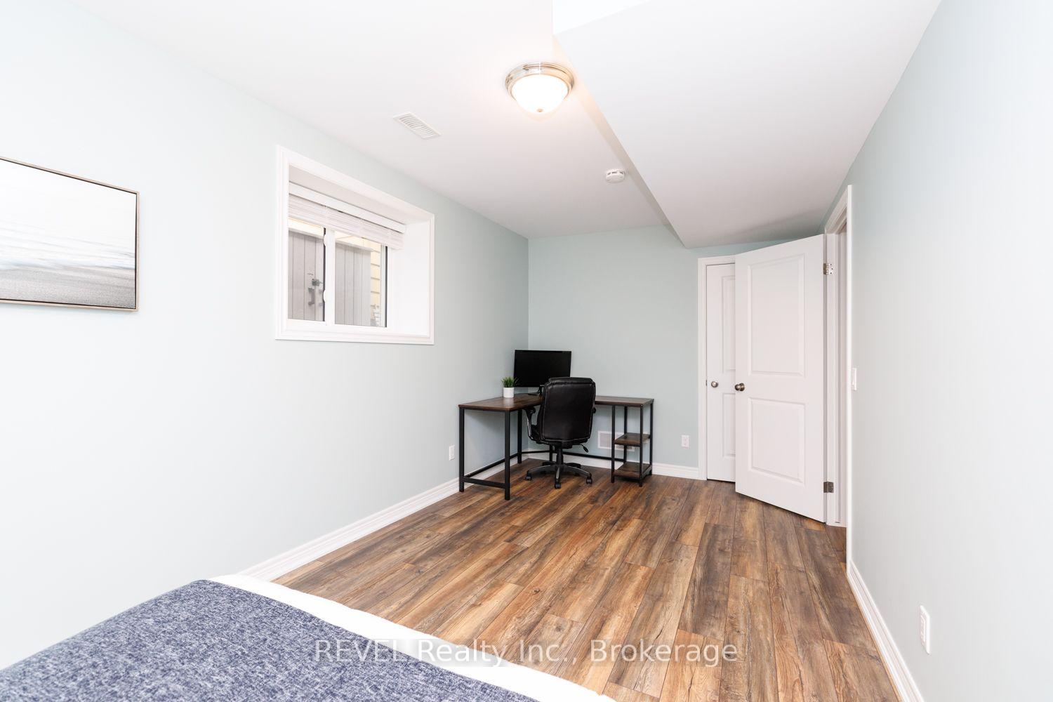 Photo 31 of 115 Oakland Avenue, Welland, Broadway — HOMEH