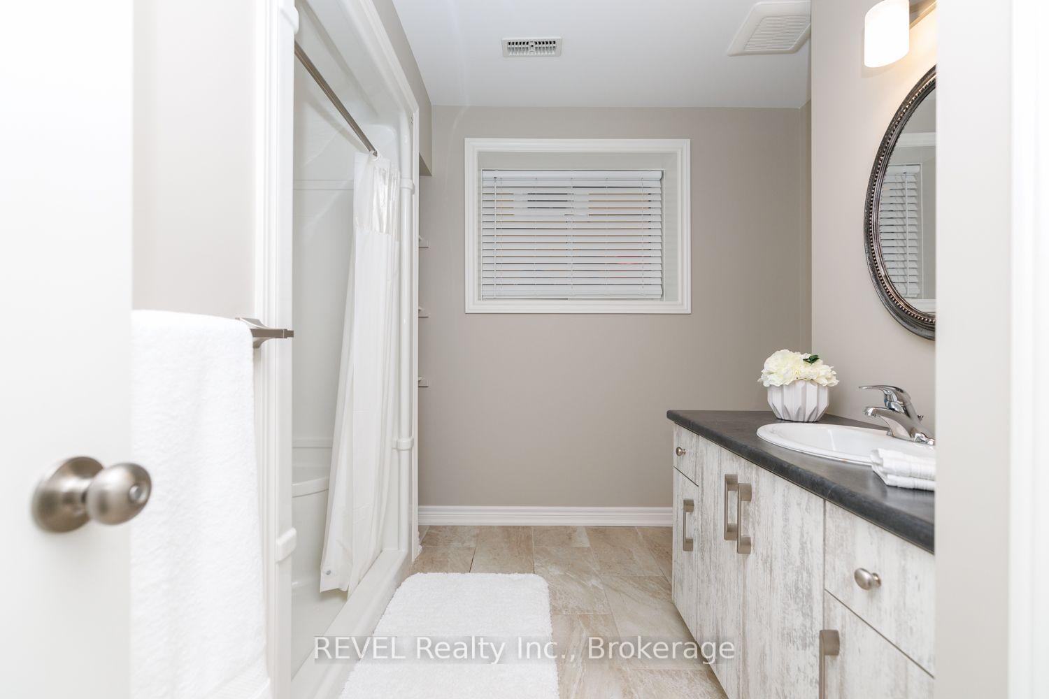 Photo 32 of 115 Oakland Avenue, Welland, Broadway — HOMEH