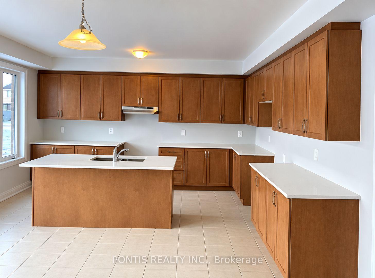 Photo 2 of 11 Corley Street, Kawartha Lakes, Lindsay — HOMEH
