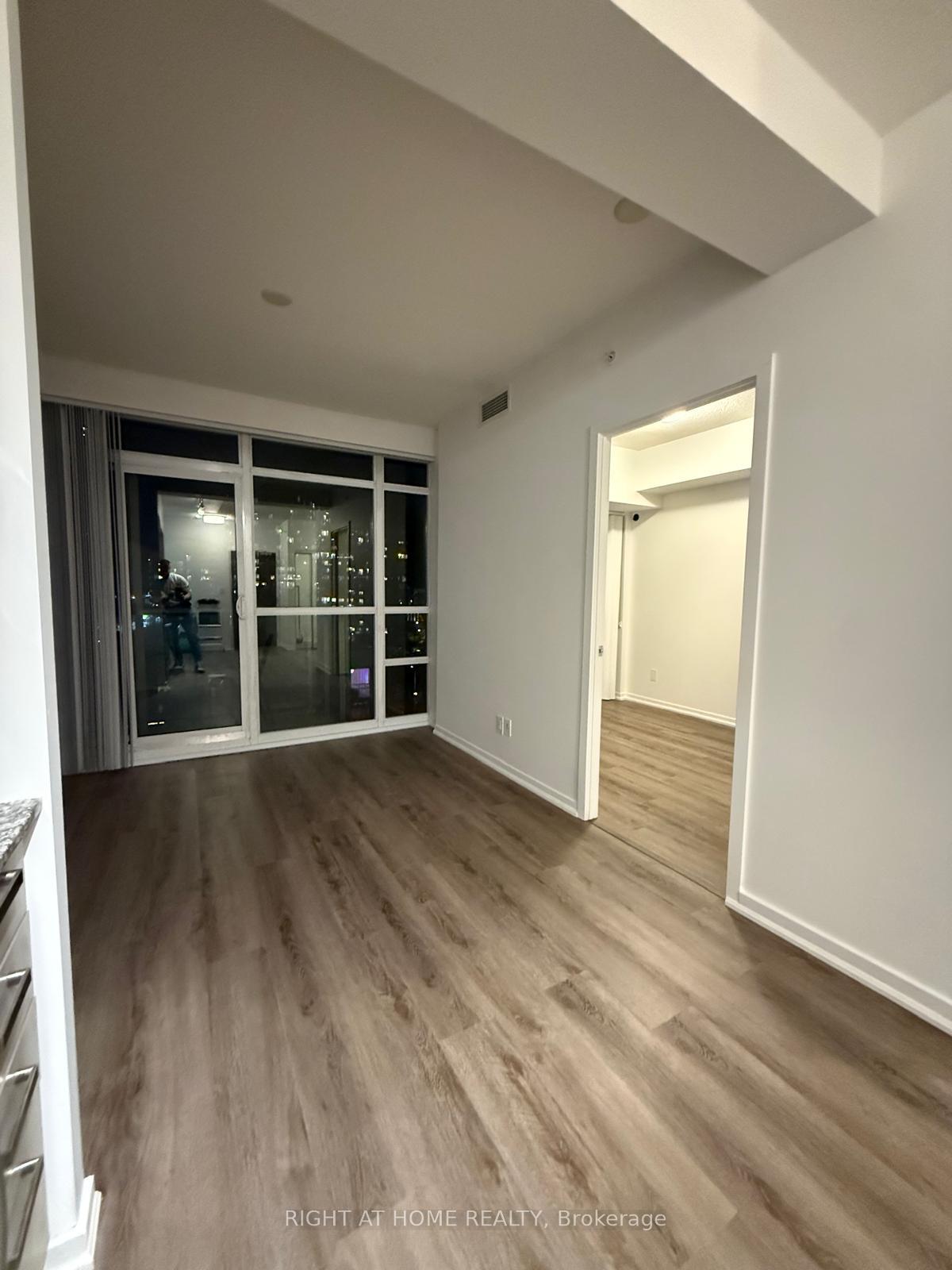 Photo 4 of Unit 1106, 68 Abell Street, Toronto, Little Portugal — HOMEH