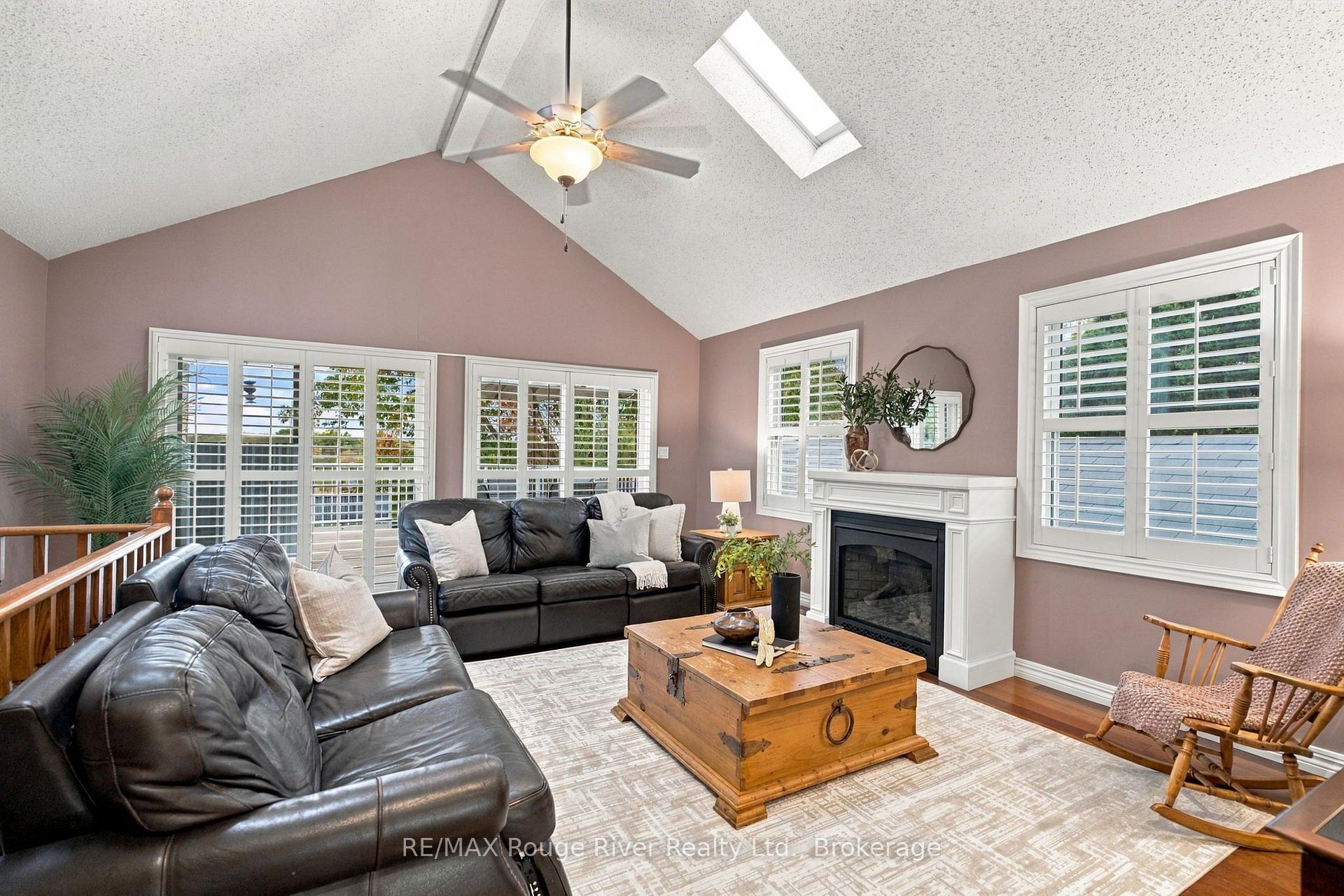 Photo 3 of 709 Athol Street, Whitby, Downtown Whitby — HOMEH